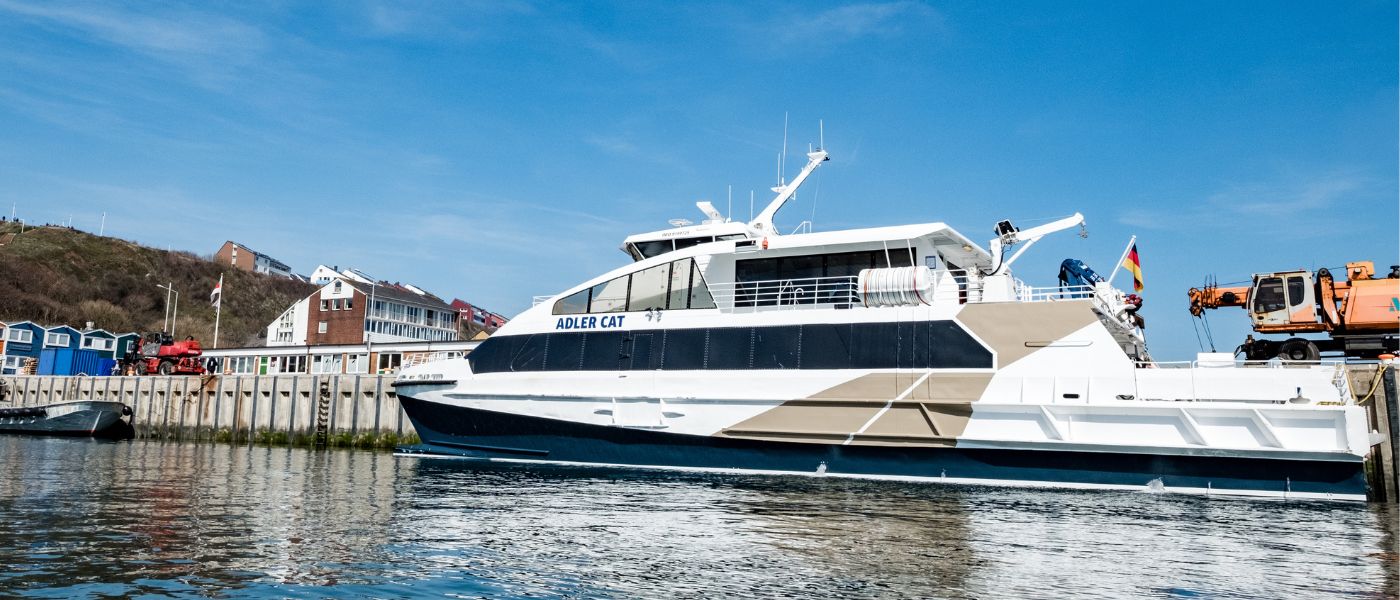 Der schnelle Katamaran vor Helgoland