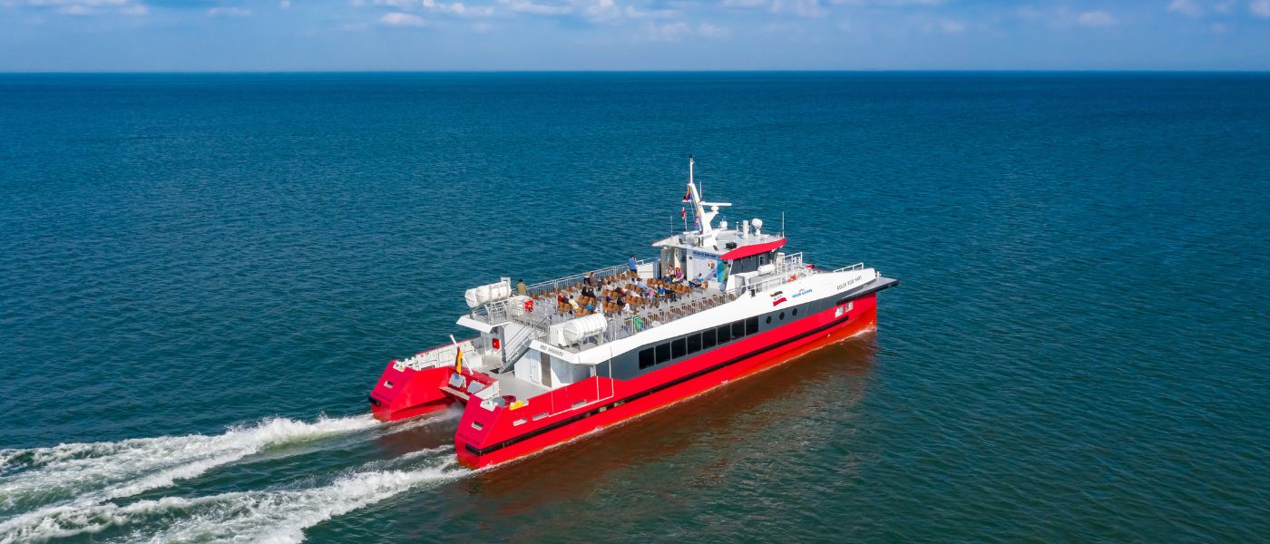 Mit dem Katamaran durch das Wattenmeer.
