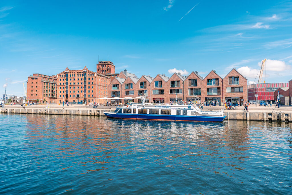 MS Hansestadt Wismar im Alten Hafen für die Piratenfahrt