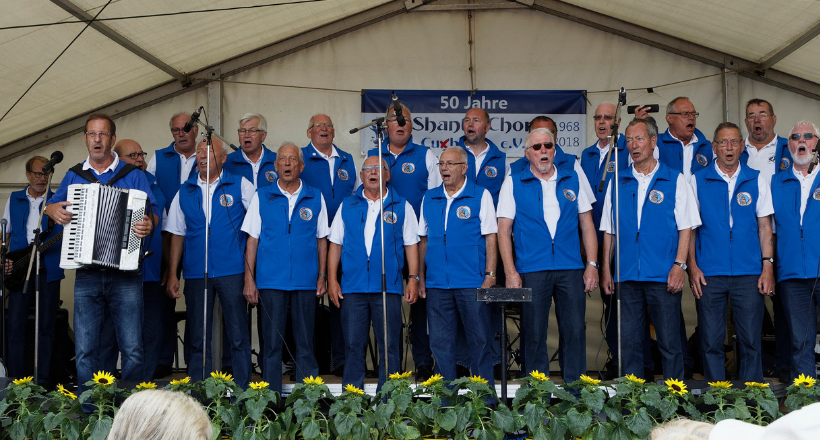 Shanty-Chor als musikalische Begleitung der Brunchfahrt auf dem Nord-Ostsee-Kanal ab Rendsburg