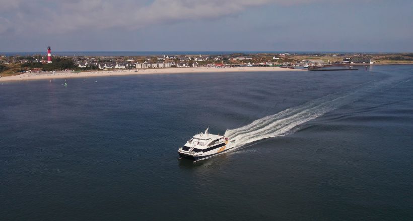 Katamaran MS Adler CAT unterwegs von Sylt nach Helgoland