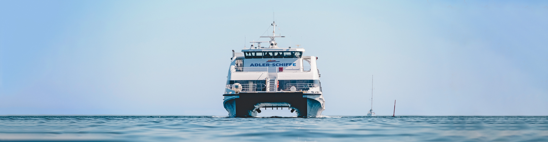 Katamaran MS Adler CAT auf der Nordsee auf dem Weg nach Helgoland