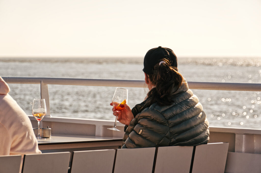 Sonnenuntergang auf See während der After Beach Cruise