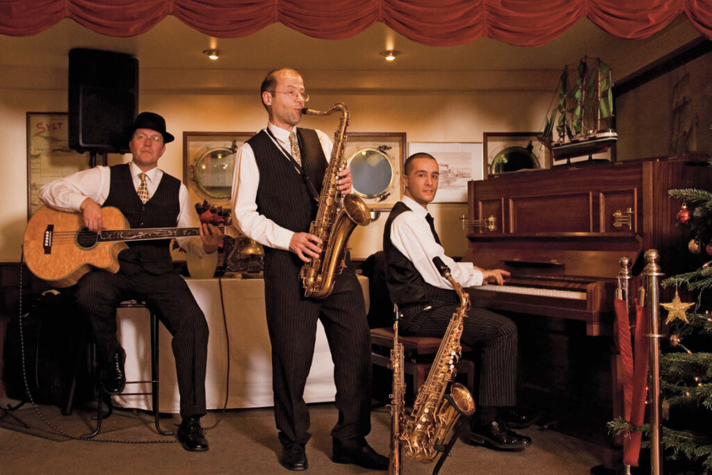 Live-Jazz bei einer Brunchfahrt auf der Kieler Förde mit dem Raddampfer Freya