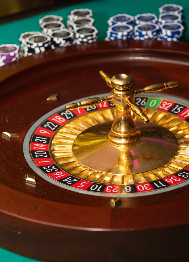 Roulette-Tisch mit Jetons beim mobilen Casino an Bord der Adler-Schiffe