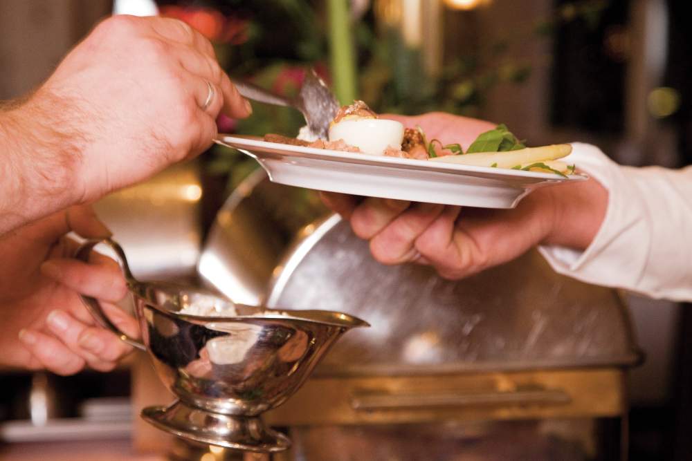 Weihnachtsbuffet wird an Bord der Adler-Schiffe serviert
