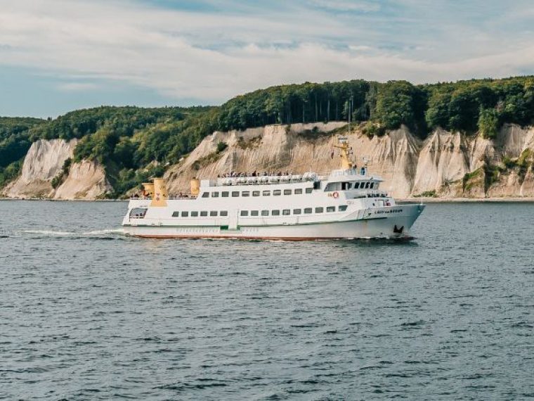 Adler-Schiff MS Lady von Büsum auf dem Weg zum Kreisefelsen