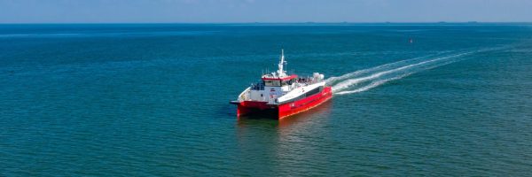 Katamaran MS Adler Rüm Hart unterwegs auf der Nordsee